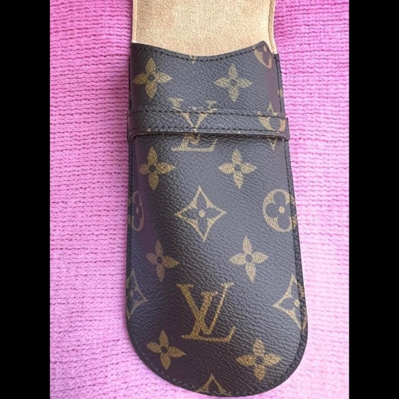 Louis Vuitton Sunglasses case - Picture 3 of 8